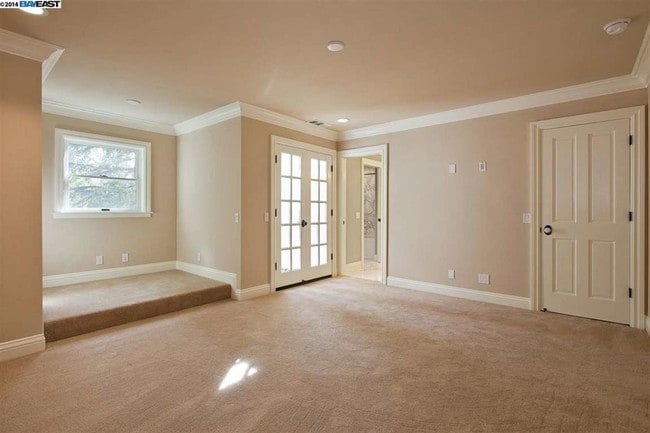 Building Photo - 1475 Vine Ln
