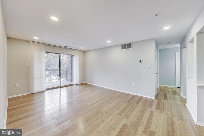 Foto del edificio - 7802 Guildberry Ct