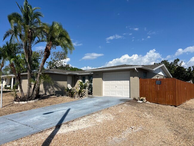 Building Photo - 10910 Rexdale Ave