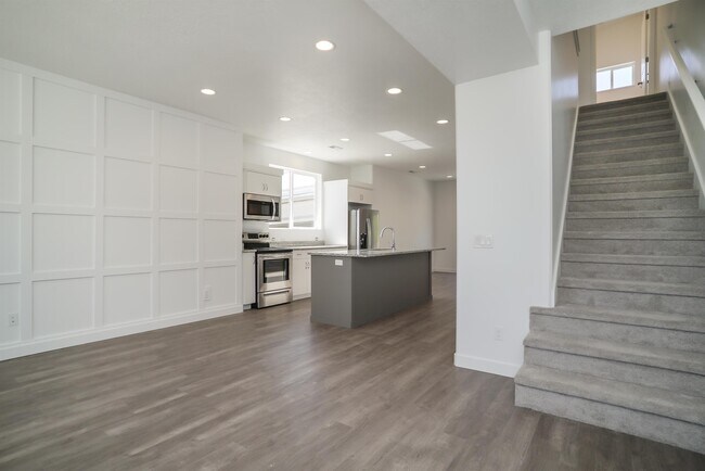 Building Photo - 356 W 290 N