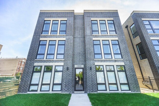 Building Photo - 2533 W Congress Pkwy