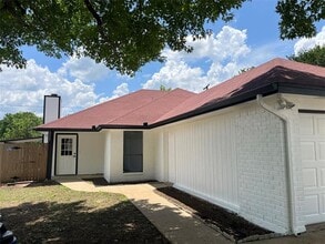 Building Photo - 1045 Mitchell Ln