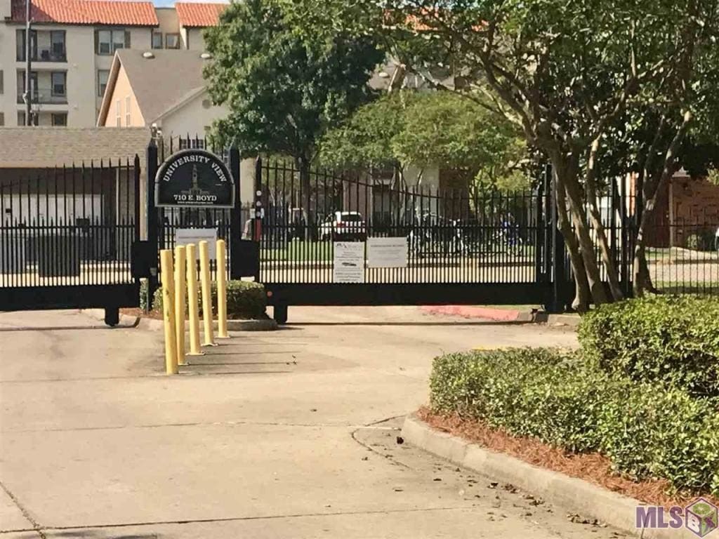 Front Gate to Complex - 710 E Boyd Dr (Baton Rouge, LA)