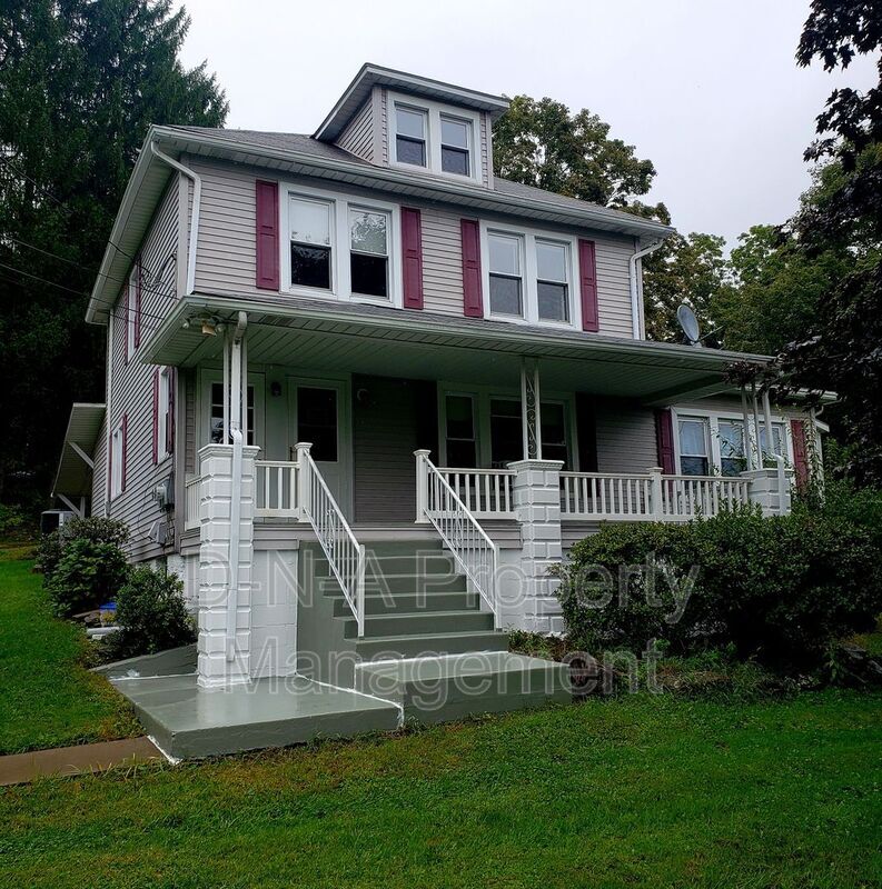 2114 Paradise Trail Unit 201, East Stroudsburg, PA 18301 Condo for