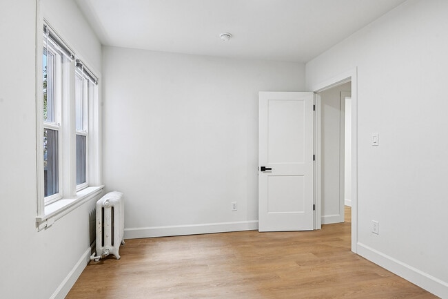 18-web-or-mls-Seneca St 308 &amp; 203-S2908-018 - John Winthrop Apartments