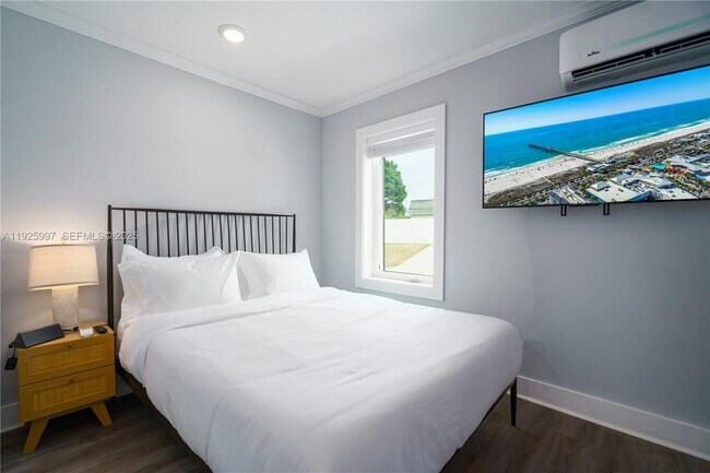 Foto del edificio - 17784 Front Beach Rd