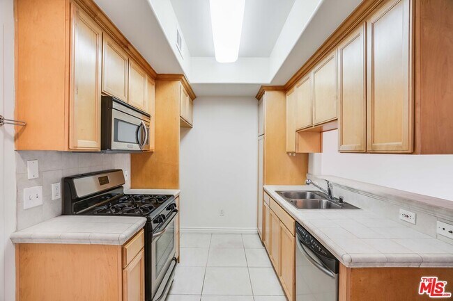 Foto del edificio - 3328 Oakhurst Ave
