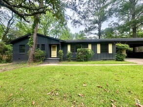Building Photo - 2034 Cherokee Dr