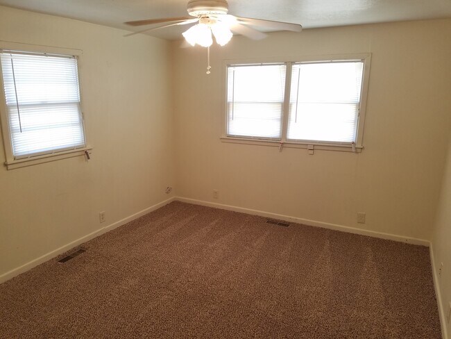 Building Photo - Beautiful Home Super Close to Tech!