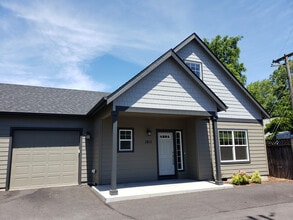 Building Photo - 1011 Coburg Rd
