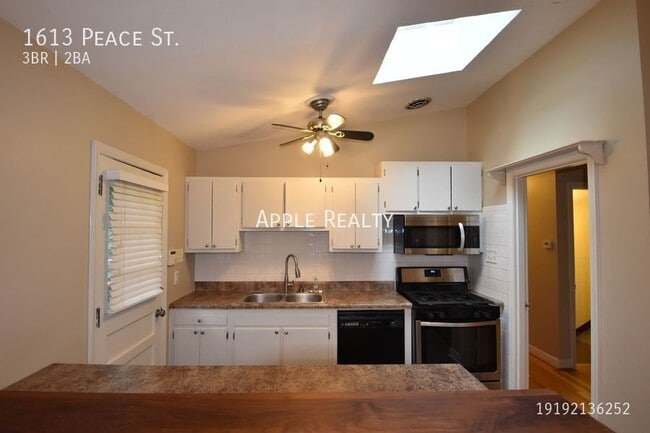 Building Photo - 1613 Peace St