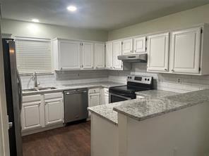 Foto del edificio - 5412 Village Green Dr