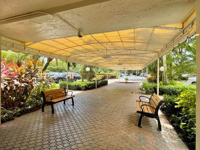 Building Photo - 3051 N Course Dr