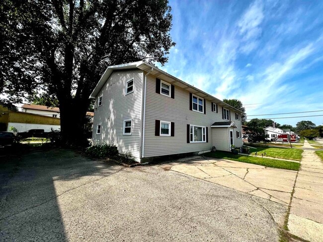 Building Photo - 219 4th Ave