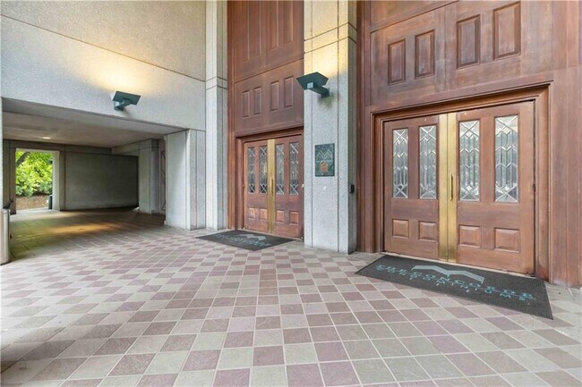 Foto del edificio - 2870 Pharr Ct S Northwest
