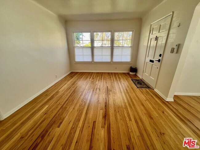 Foto del edificio - 6426 W 83rd St