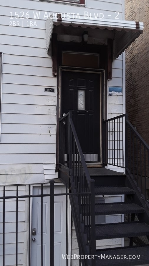 Building Photo - 1526 W Augusta Blvd