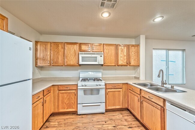 Foto del edificio - 9219 Hollander Ave