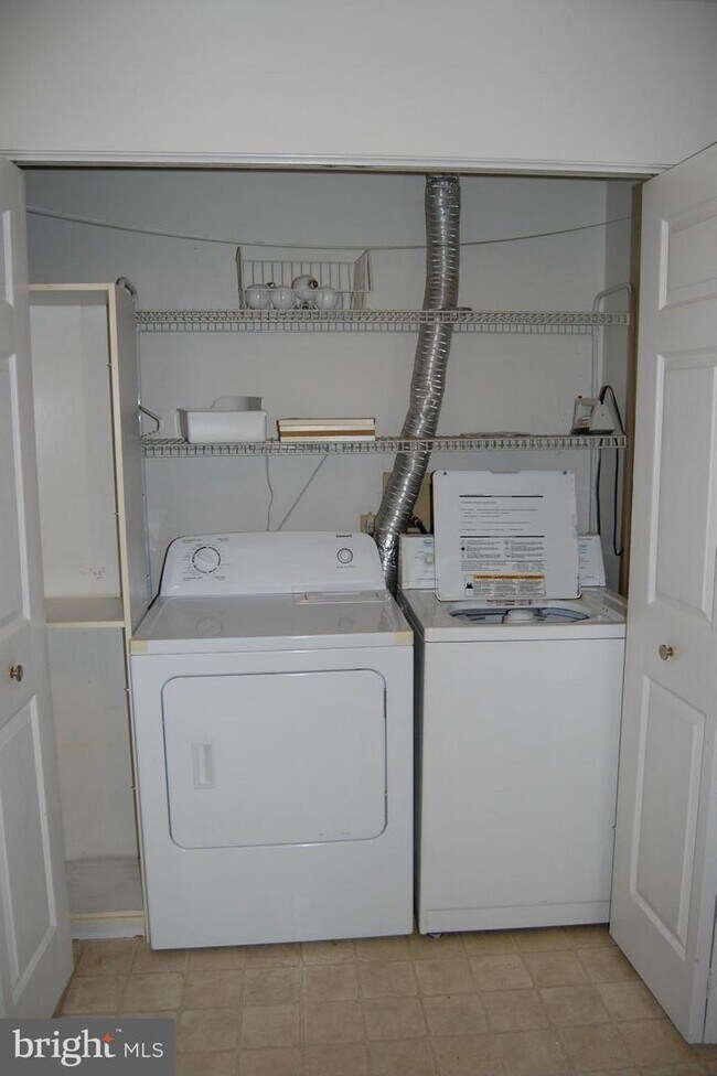 Foto del edificio - 8200 Blue Heron Dr