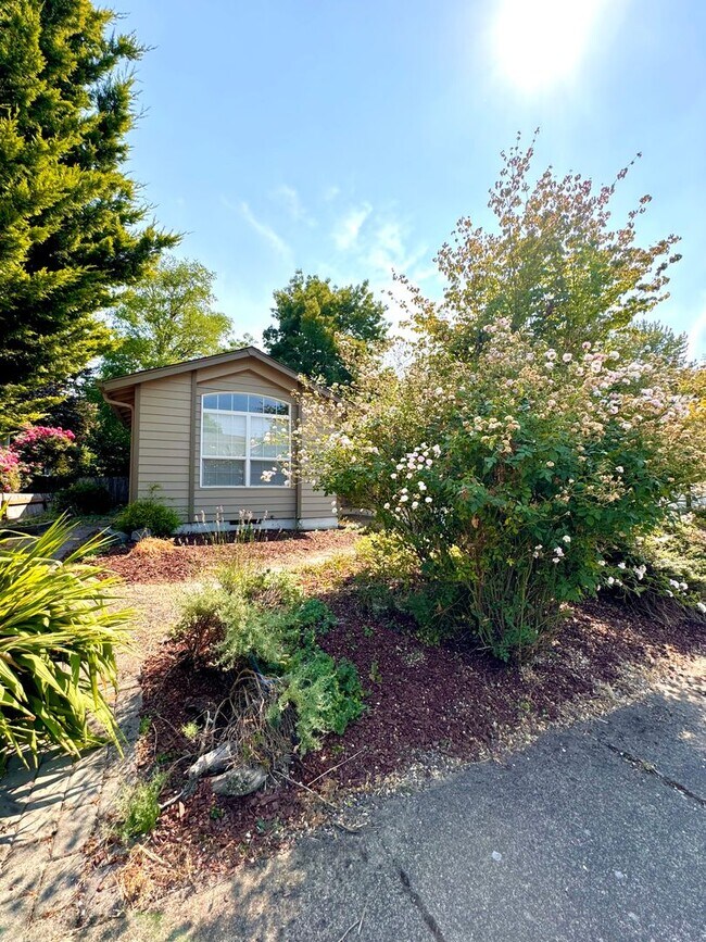 Foto del edificio - Gorgeous 3 Bed 2 Bath Home Near Shopping and Schools!