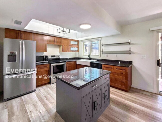 Foto del edificio - 2810 E Clarendon Ave