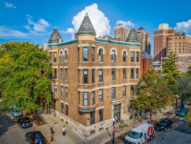Building Photo - 2111 N Sedgwick St