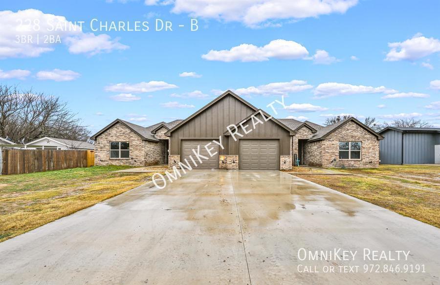 228 St Charles Dr Unit B, Springtown, TX 76082 Room for Rent in