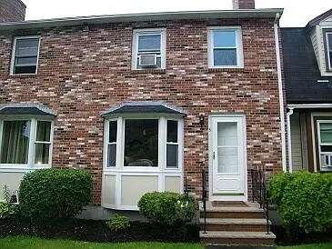 Three Floor Townhouse - 36 Tenney Rd