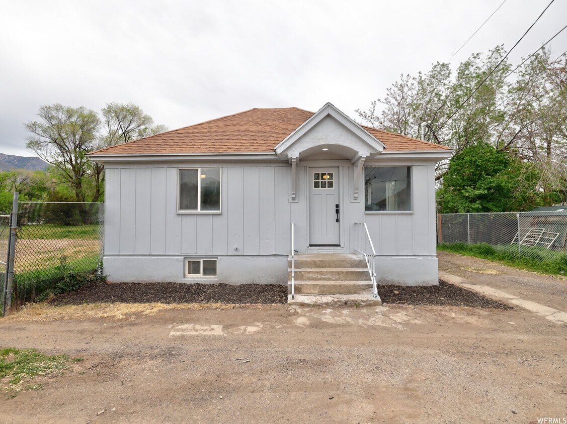 Foto principal - Brand New Updated studio home is a must se...