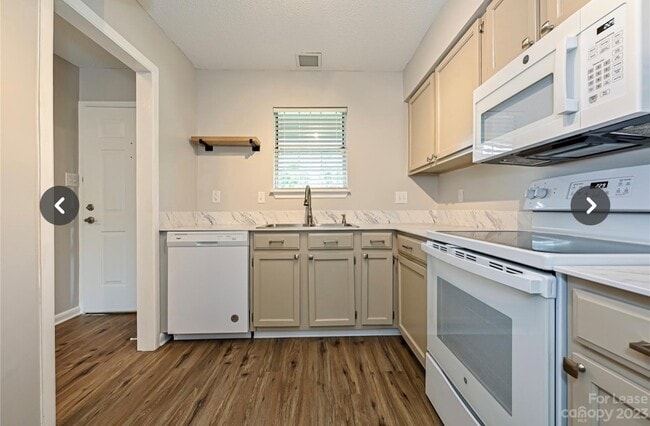 Kitchen - 6124 Heathstone Ln