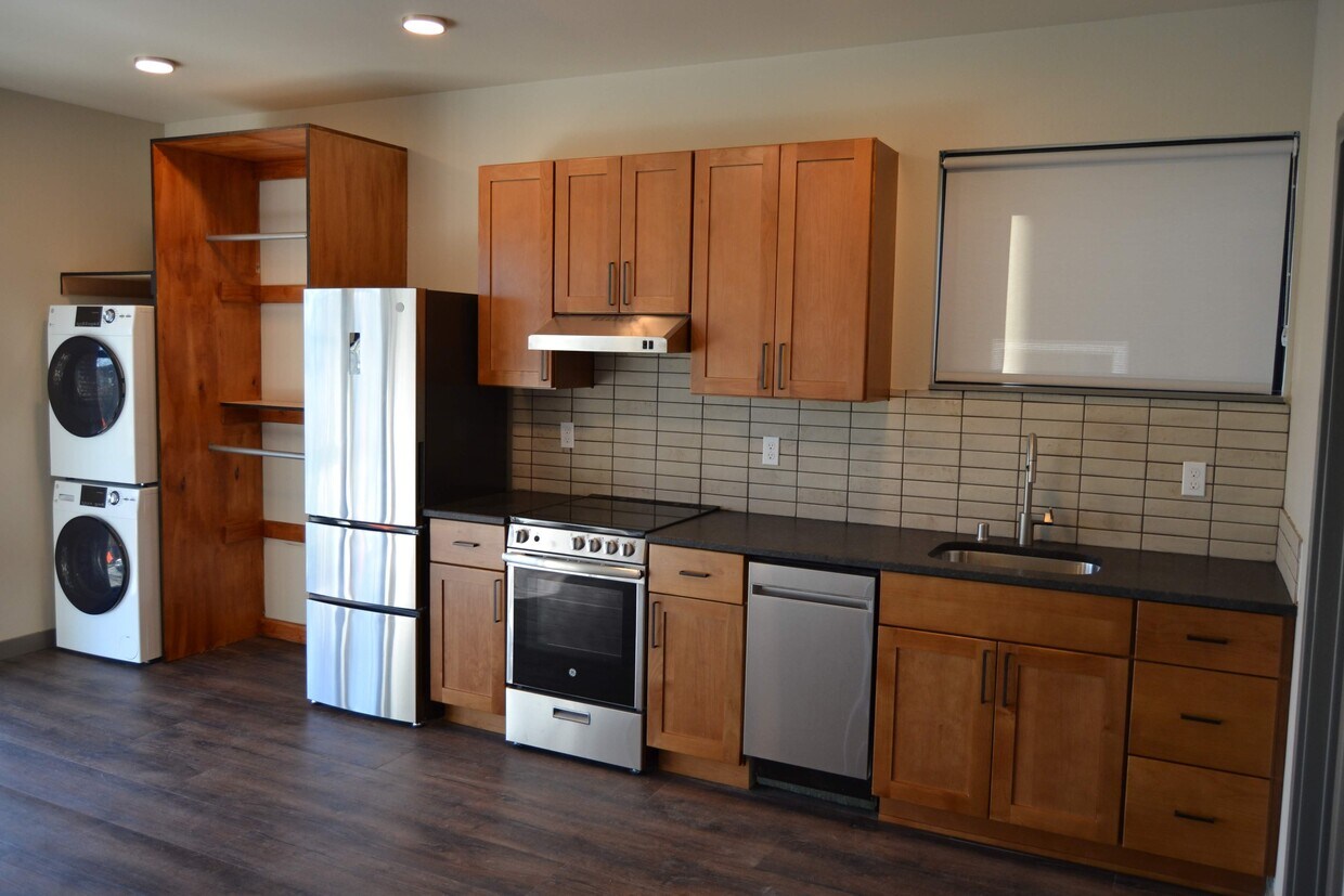 Kitchen - 221 23rd Ave E