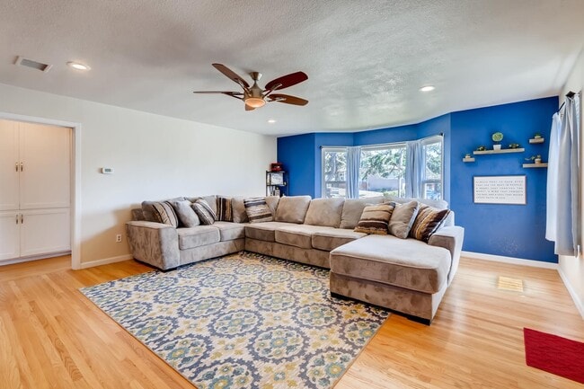 Foto del edificio - Upgraded 4 Bedroom/3 bath Home with Pool &...