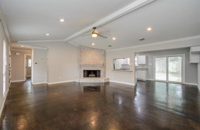 Building Photo - 9426 Charter Ridge Dr