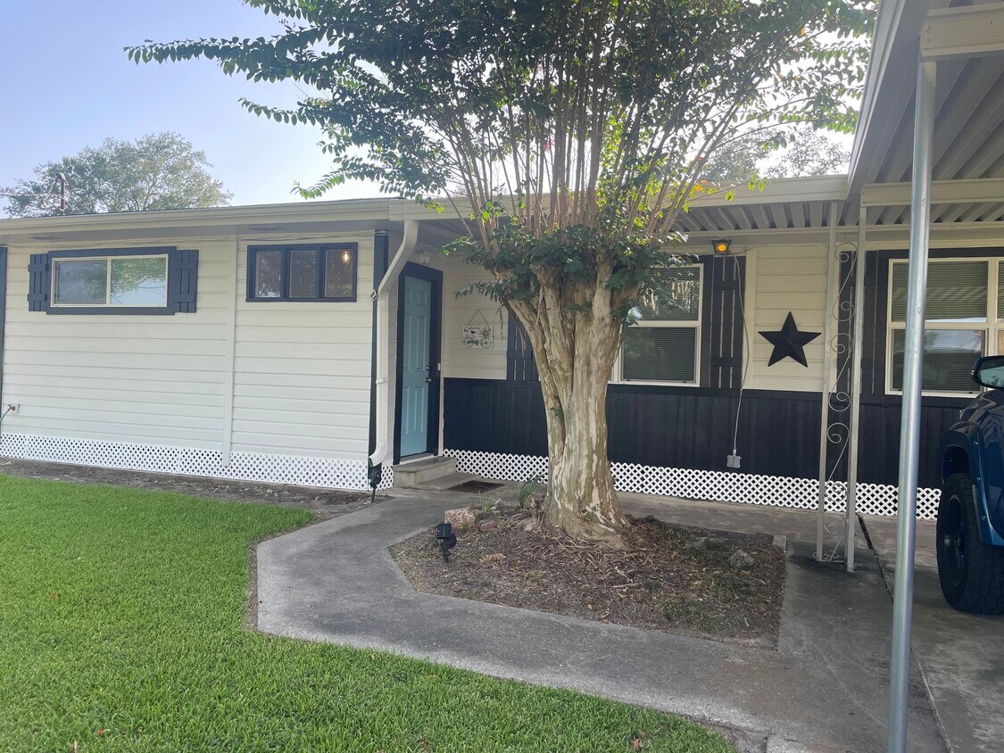 Primary Photo - 3688 Carpenter Rd