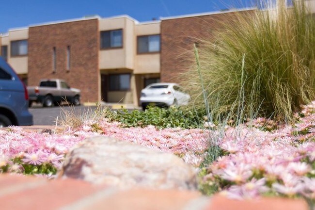 Foto del edificio - 12621 Lomas Blvd NE