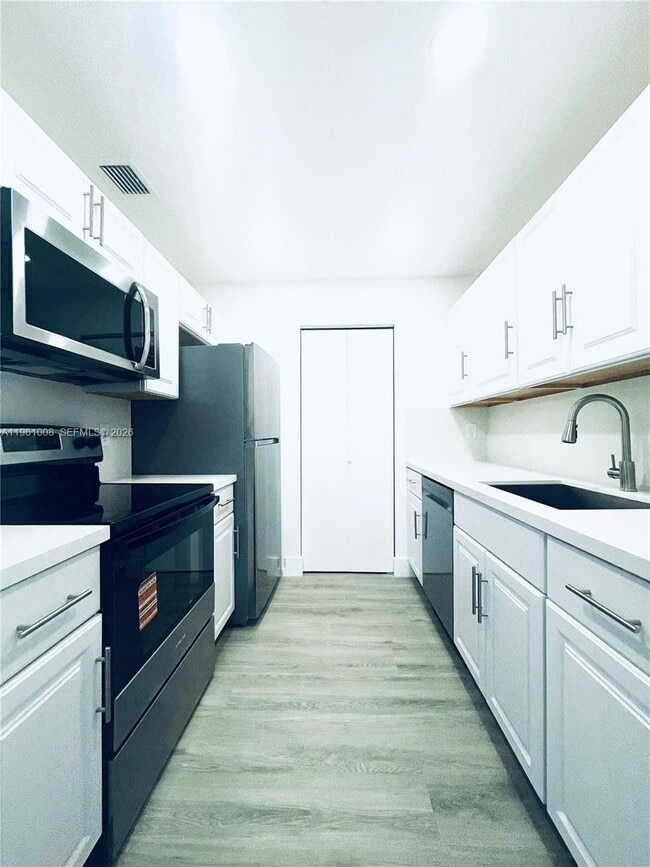 Building Photo - 500 NE 2nd St