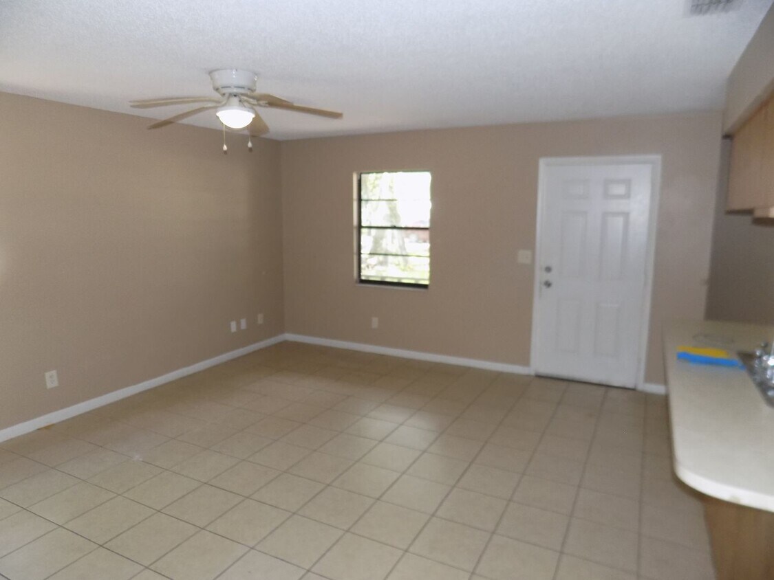 Foto principal - Spacious 2/2 Duplex IN Zephyrhills
