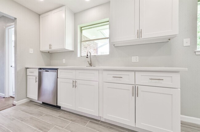Building Photo - 9631 Bundy Ln