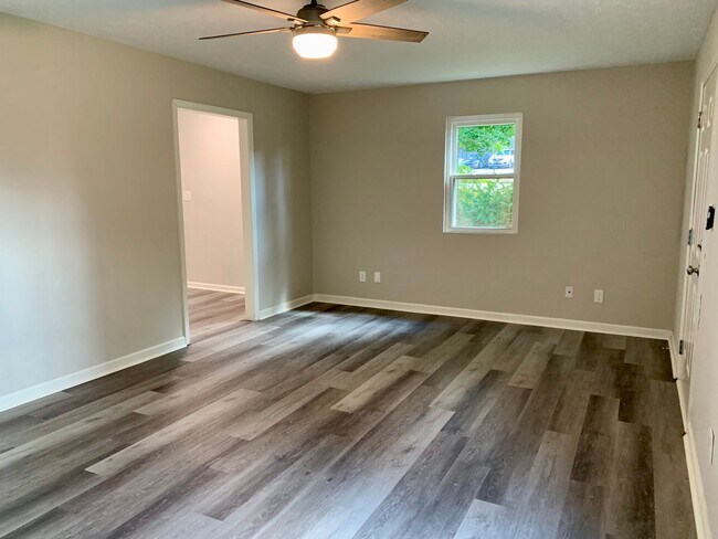 Building Photo - 6609/6611 Selman Drive