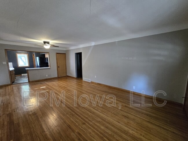 Building Photo - 1320 Leavitt St