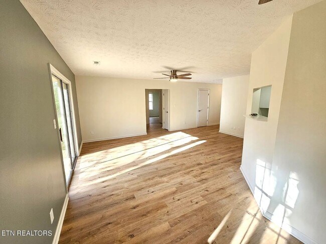 Building Photo - 801 Josepi Dr