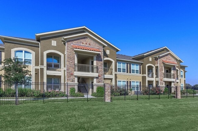 Building Photo - 332 Independence Dr