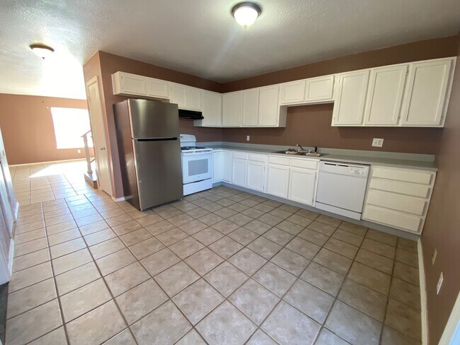Building Photo - 502 Sinclair Dr