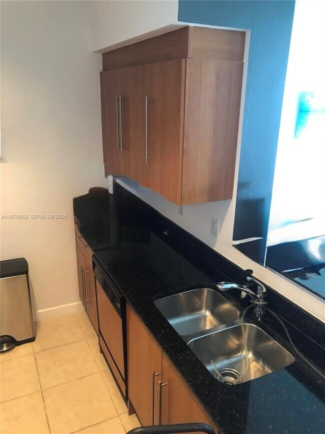 Foto del edificio - 325 S Biscayne Blvd