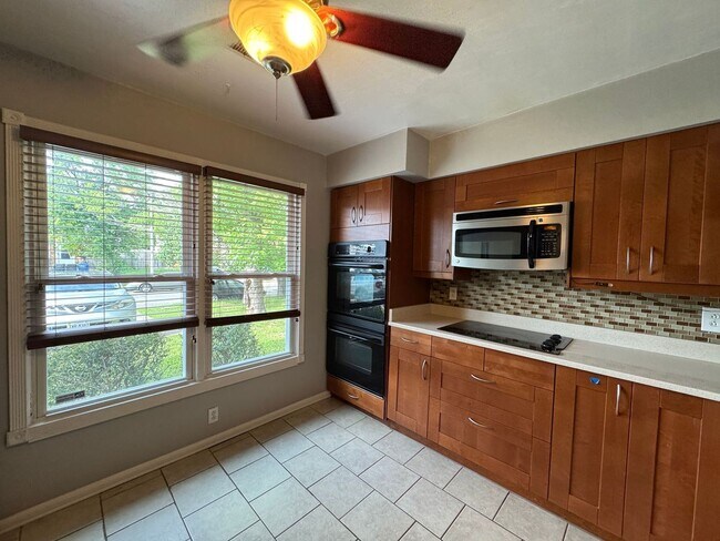 Foto del edificio - Charming Waterfront Townhouse in Virginia ...
