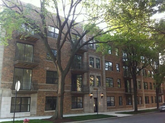 Foto del edificio - 4740 N Maplewood Ave