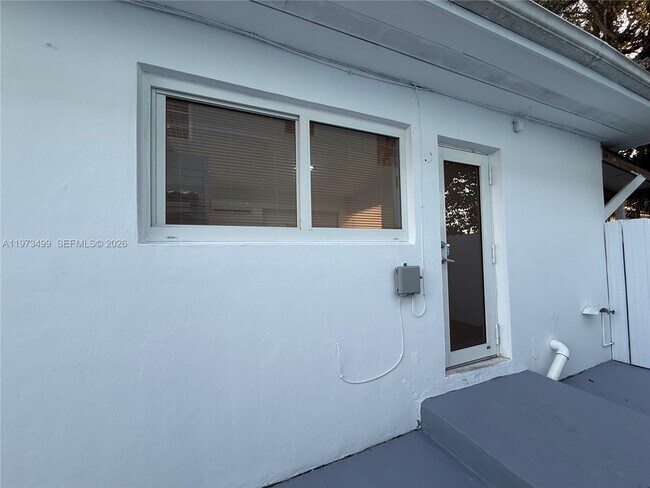 Foto del edificio - 1122 NW 32nd Ct