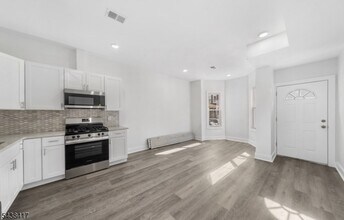 Building Photo - 1119 Hampton Pl