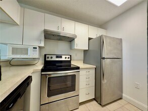 Building Photo - 13204 Glenmoor Dr