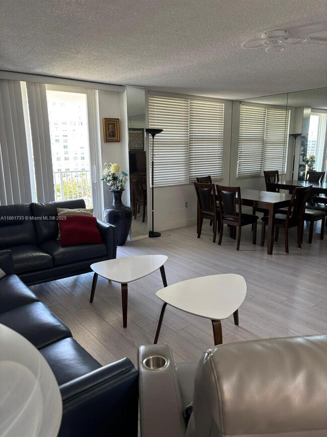 Foto del edificio - 2801 NE 183rd St